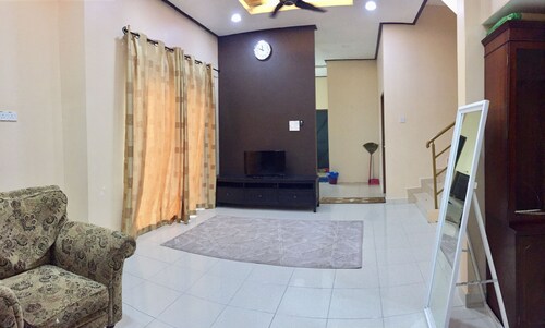 Lily Homestay Kangar
