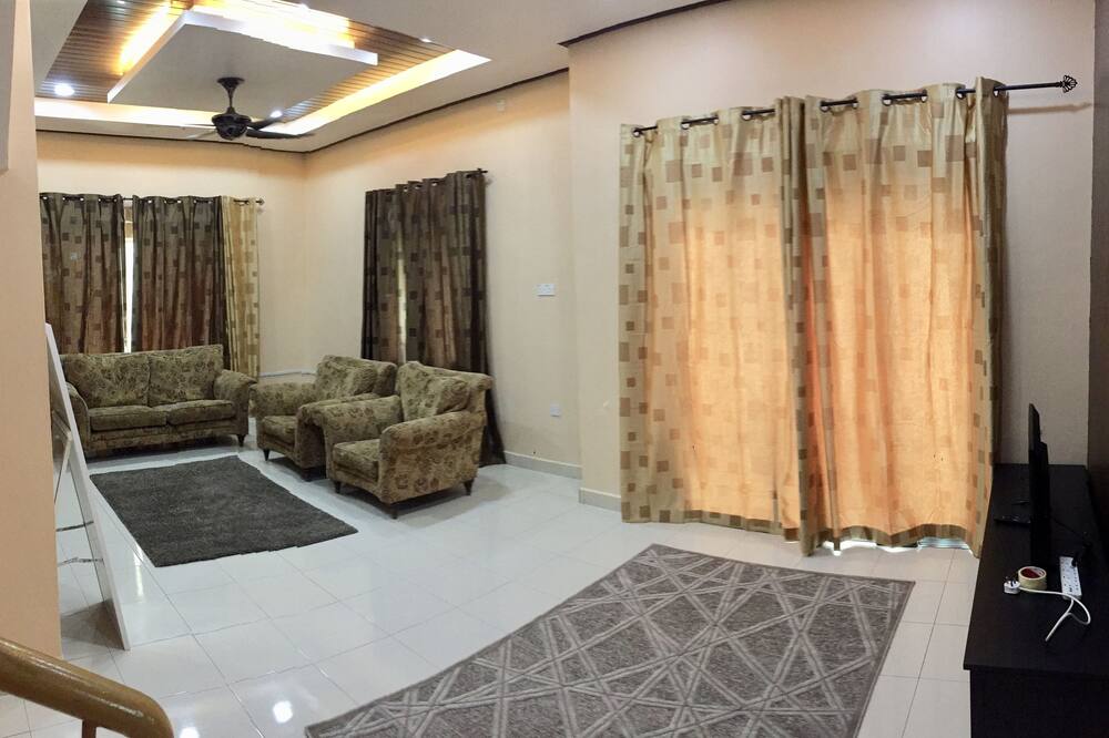 Lily Homestay Kangar