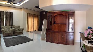 Casa, diversos llits, fumadors | Sala d'estar | Televisor de pantalla plana