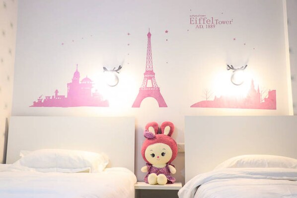 โต๊ะทำงาน, ผ้าม่านกันแสง, Wi-Fi ฟรี