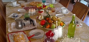 Free daily buffet breakfast