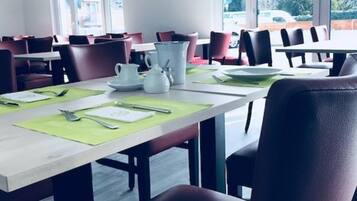 Tägliches inbegriffenes Frühstücksbuffet