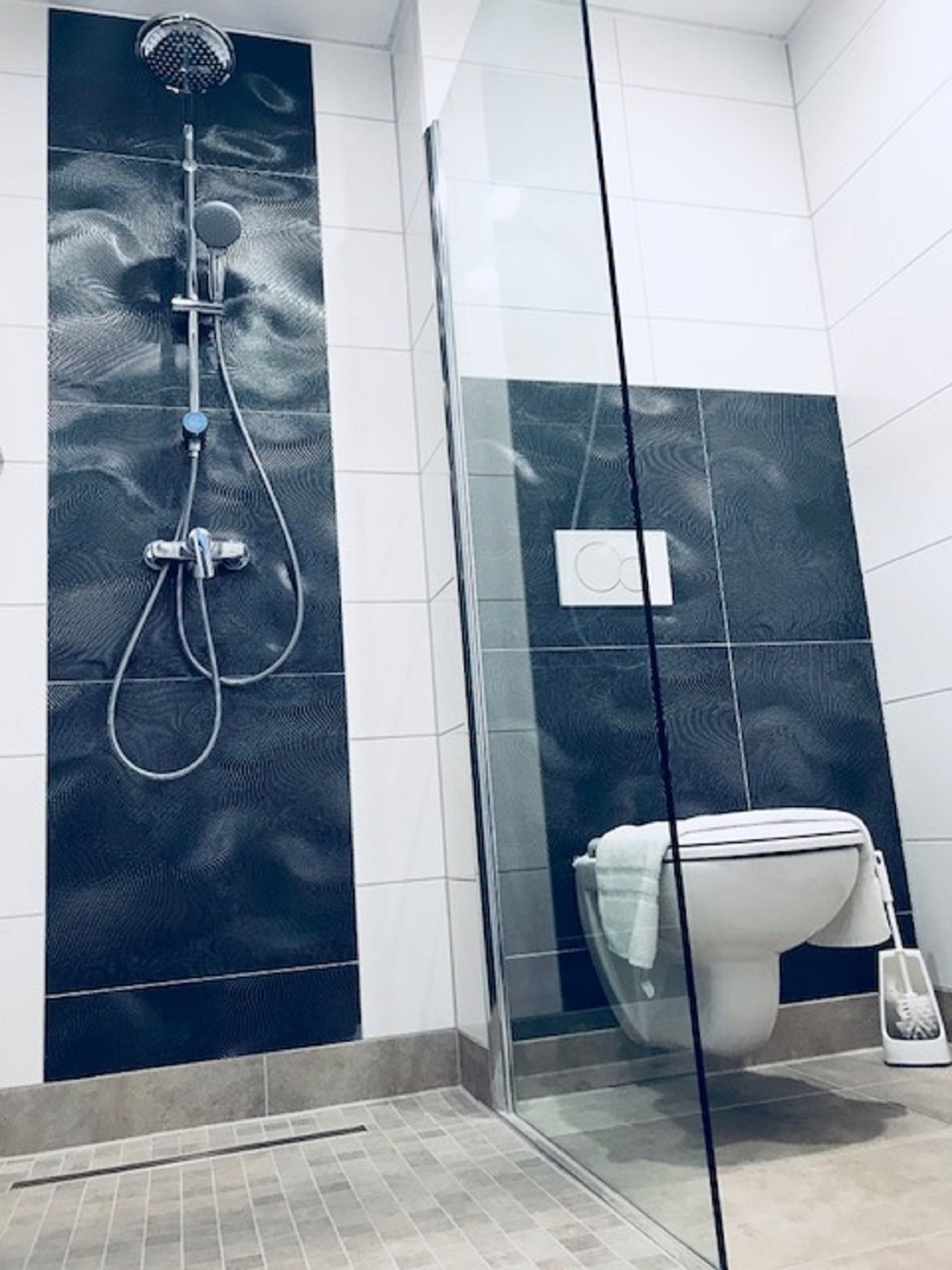 shower, rainfall showerhead, free toiletries, hair dryer