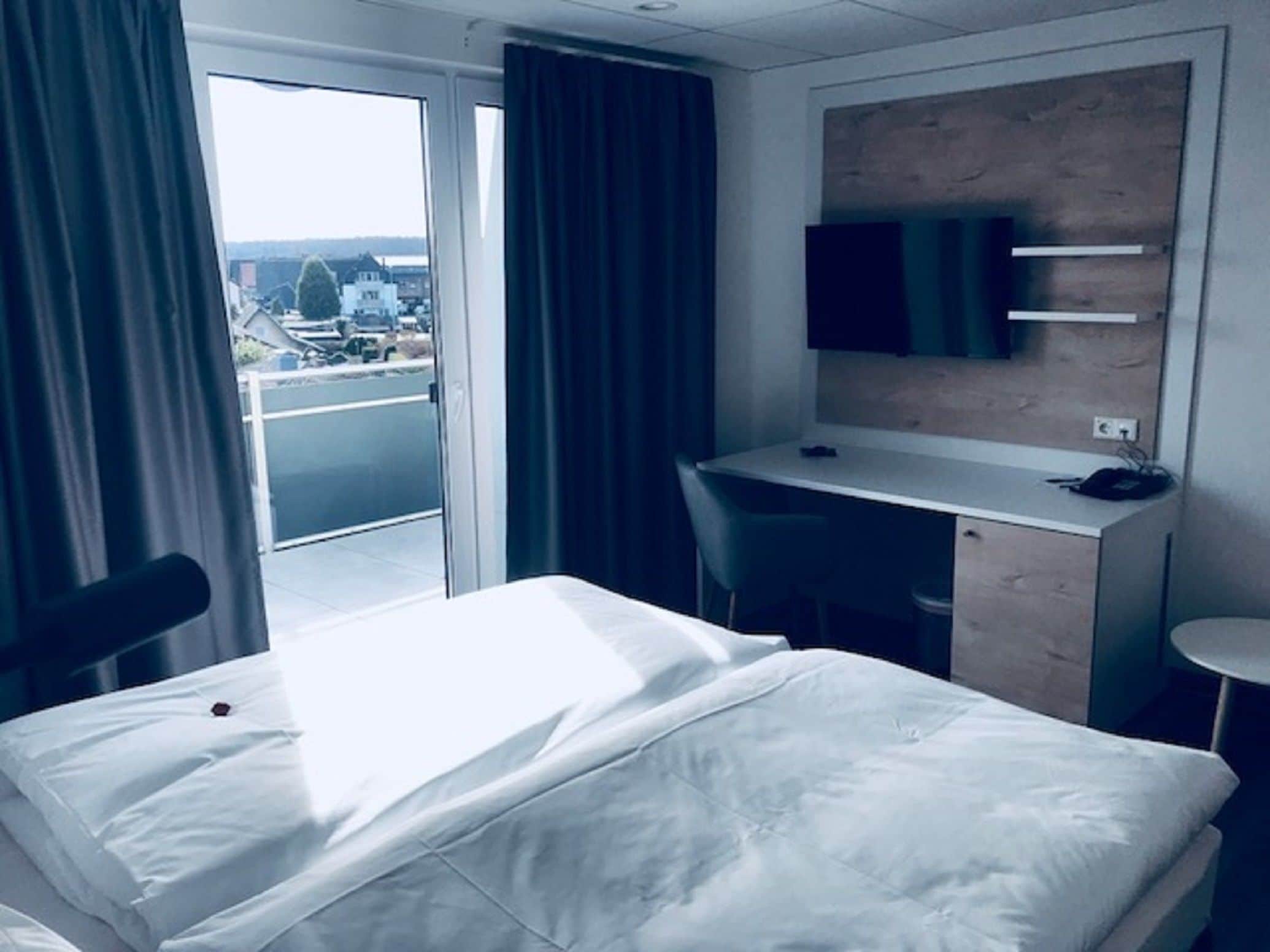 superior double room | premium bedding, minibar, in-room safe, desk