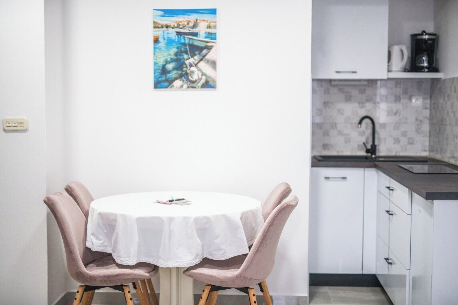 Studio Standard | Cuisine privée | Réfrigérateur, plaque de cuisson, cafetière/bouilloire