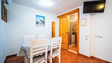 Classic Studio | In-room dining