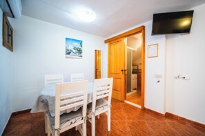 In-room dining - M & J Central Suites (Korcula)