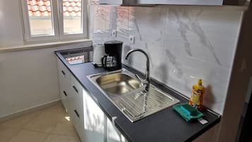 Studio | Desk, blackout drapes, free WiFi, bed sheets
