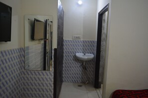 Shower, free toiletries