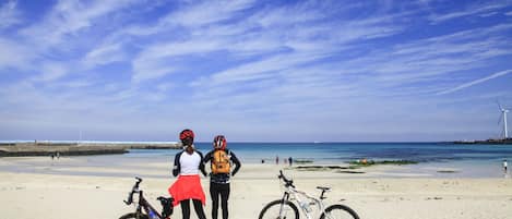 Una spiaggia nelle vicinanze
