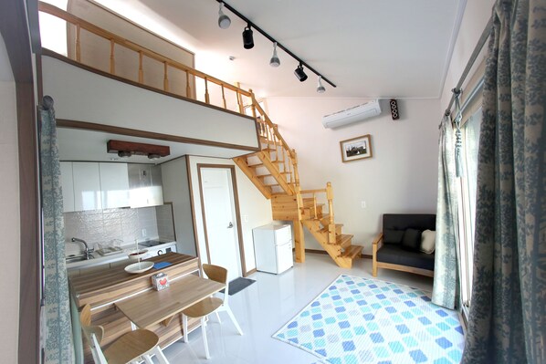 Daisy | Living area | Flat-screen TV