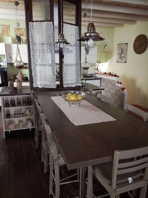 Sudah termasuk sarapan ala kontinental setiap hari