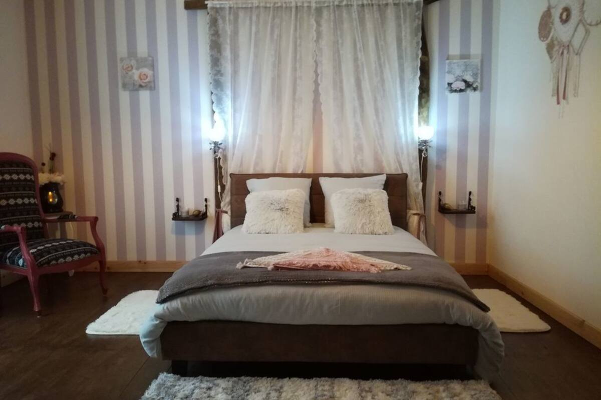 Habitación (Sirène) | Cortinas blackout, tabla de planchar con plancha y cunas gratuitas 