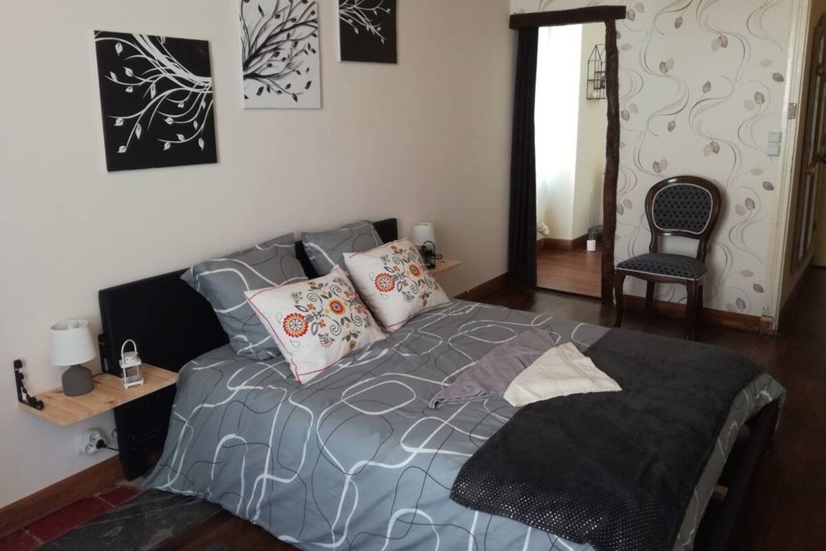 Habitación (Flore) | Cortinas blackout, tabla de planchar con plancha y cunas gratuitas 