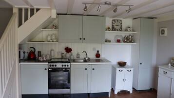 Cottage, 1 Double Bed, Non Smoking (Shingle Lodge) | Private kitchen | Electric kettle, toaster