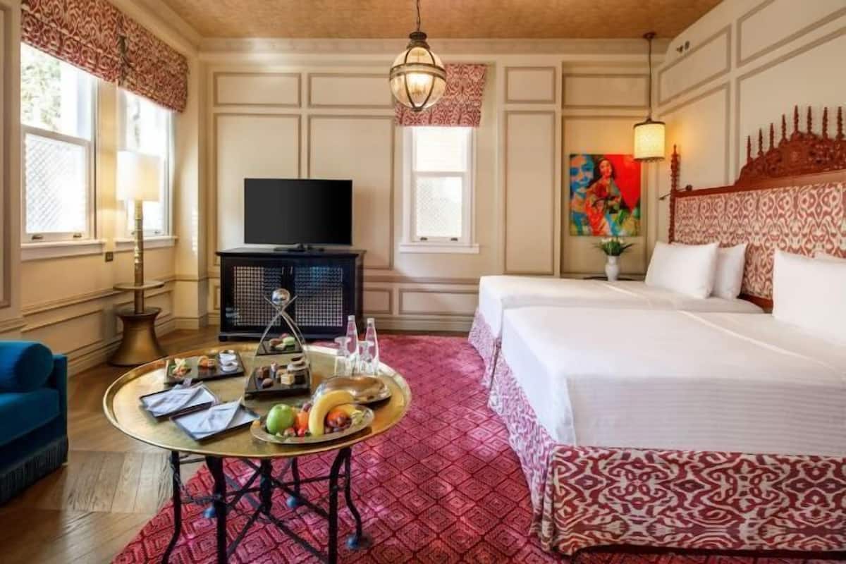 Premium bedding, down comforters, minibar, in-room safe
