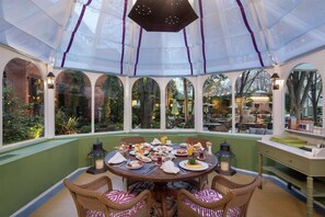 2 restaurants; lunch and dinner served  - Hagia Sofia Mansions Istanbul, Curio Collection by Hilton (Istanbul)