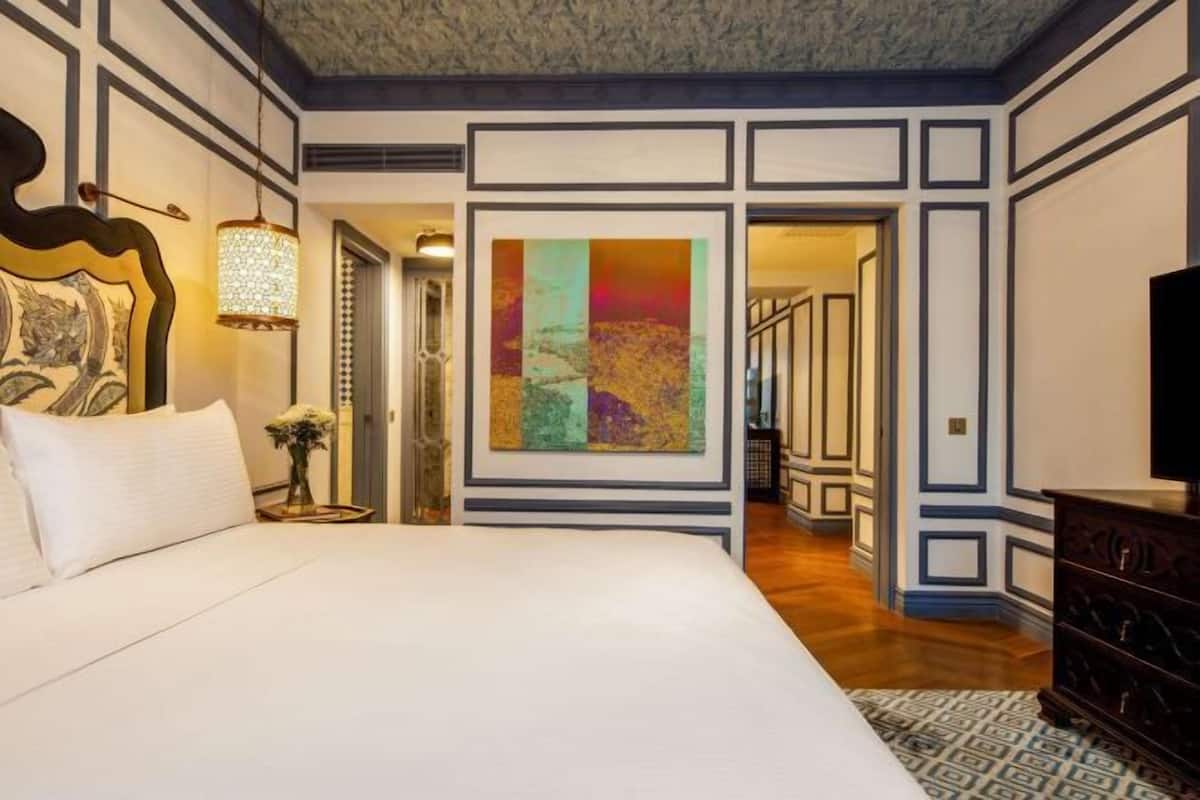 Premium bedding, down comforters, minibar, in-room safe