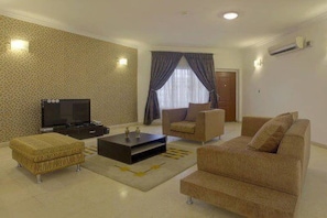Apartment, Multiple Beds, Non Smoking | Living room