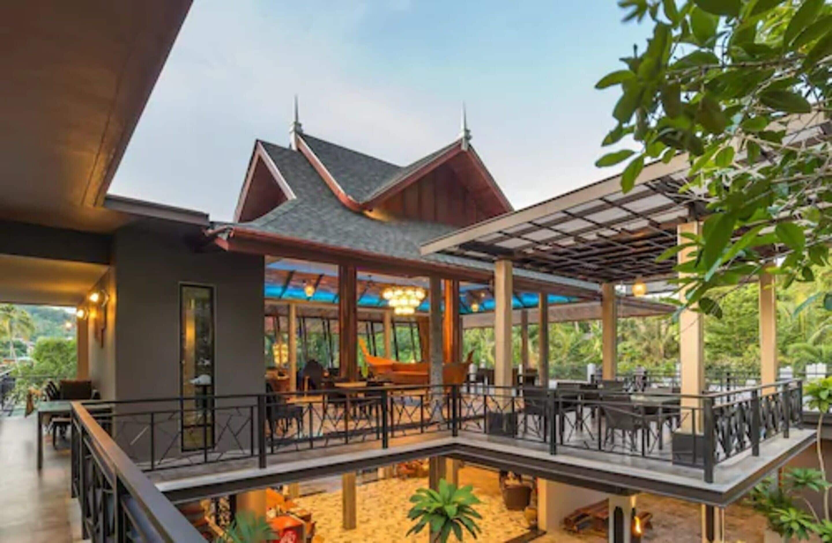 breakfast, lunch, dinner served; international cuisine, pool views