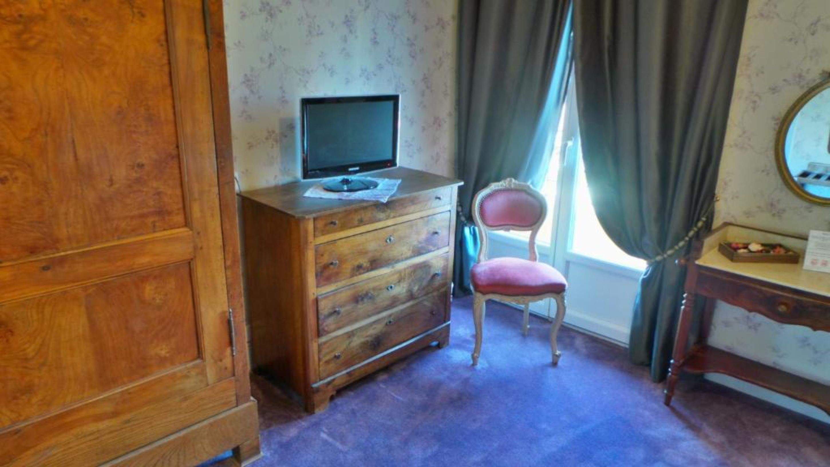 superior double room, balcony, city view | 1 bedroom, in-room safe, individually decorated, individually furnished