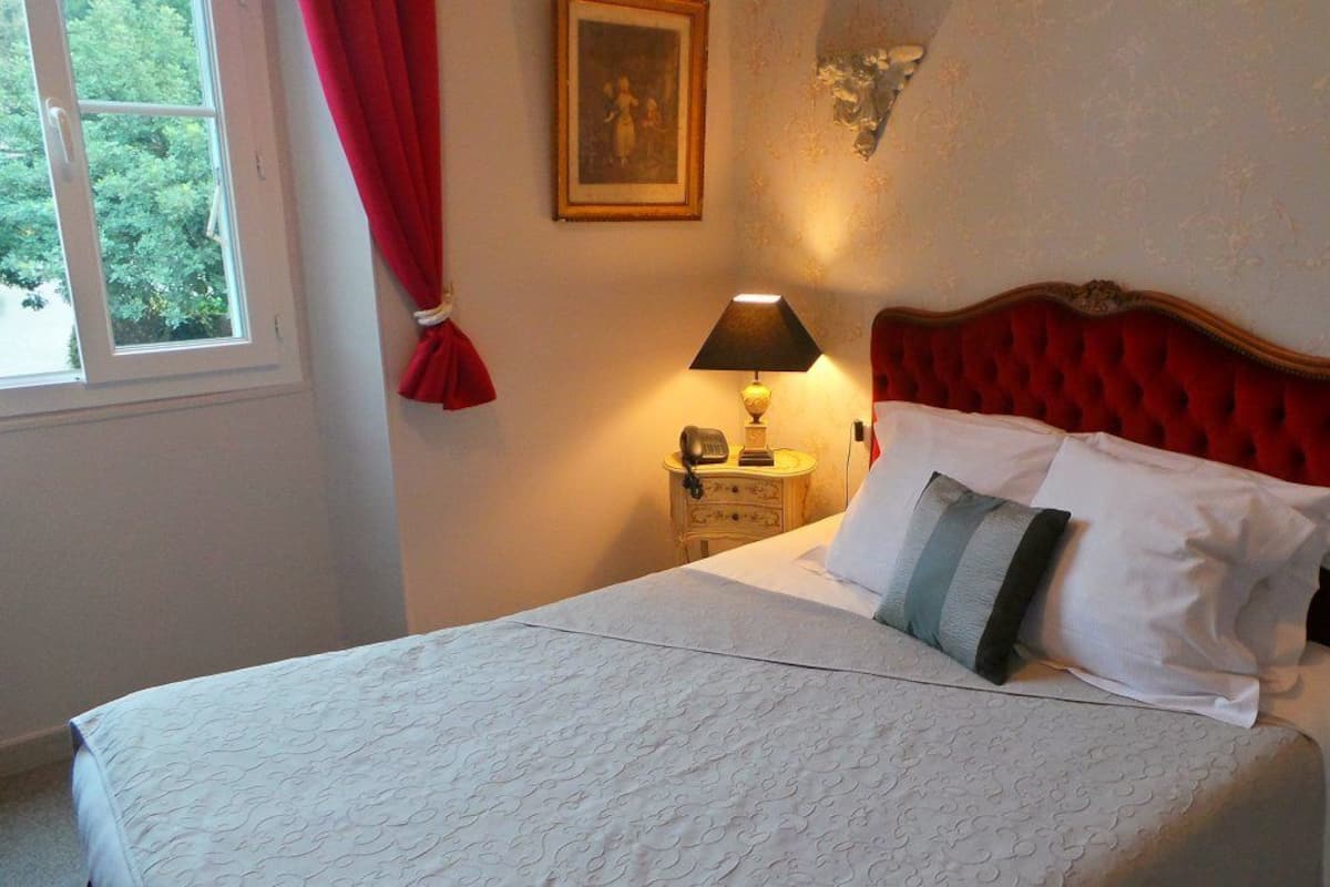 Standard Double Room, Park View | 1 bedroom, in-room safe, individually decorated, individually furnished