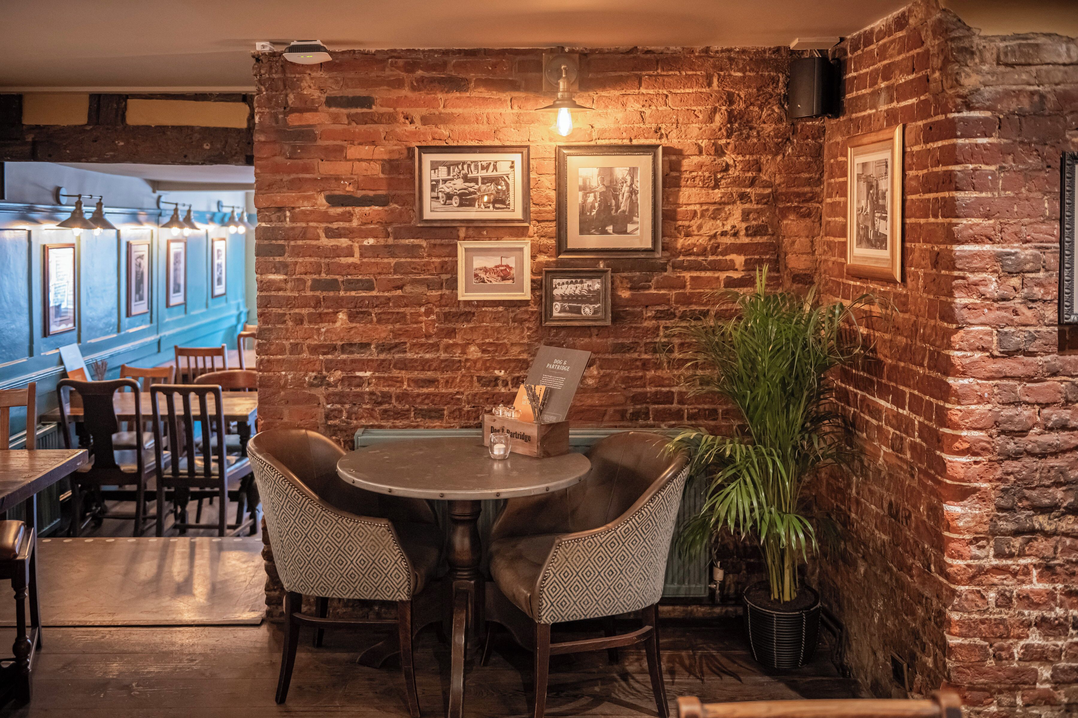 供应早餐、午餐和晚餐