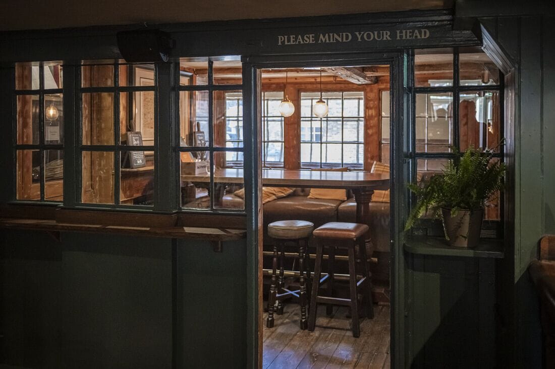 供应早餐、午餐和晚餐