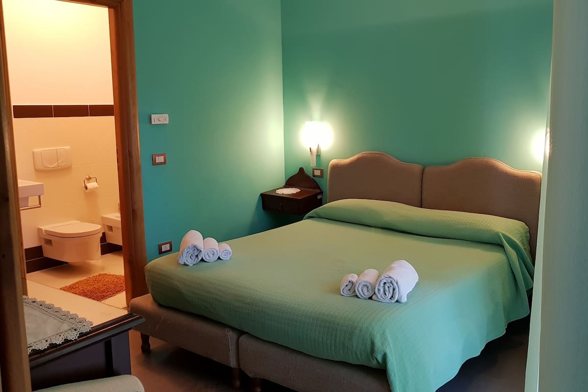 Doppel- oder Zweibettzimmer