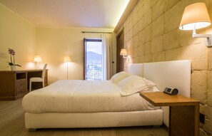 Habitación con 1 cama doble o 2 individuales, no fumadores | Minibar, caja fuerte, cunas o camas infantiles (de pago)