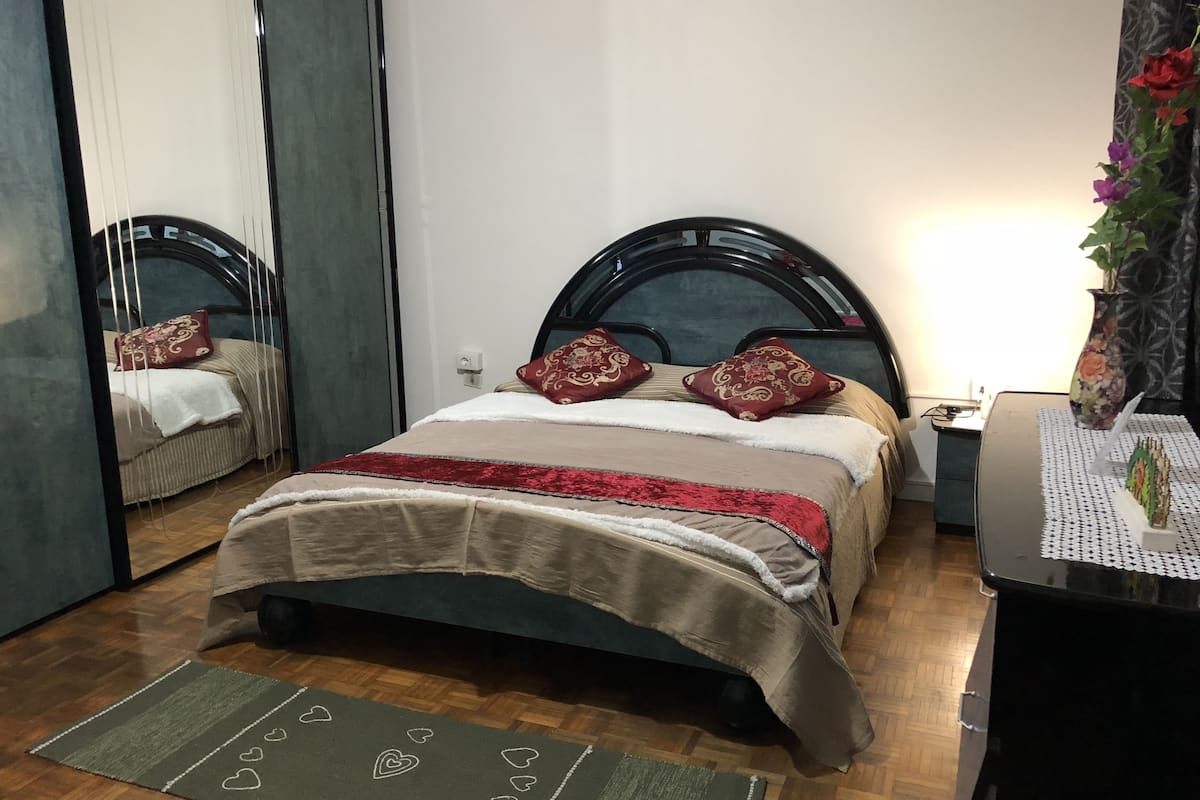In-room safe, desk, blackout curtains, iron/ironing board (on request)