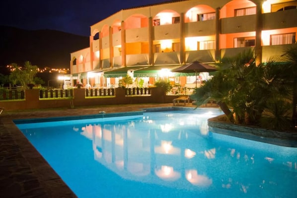 Seasonal outdoor pool, open 10 AM to 9 PM, pool umbrellas, pool loungers
