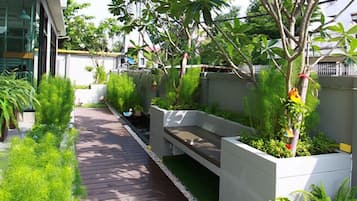 Hiên