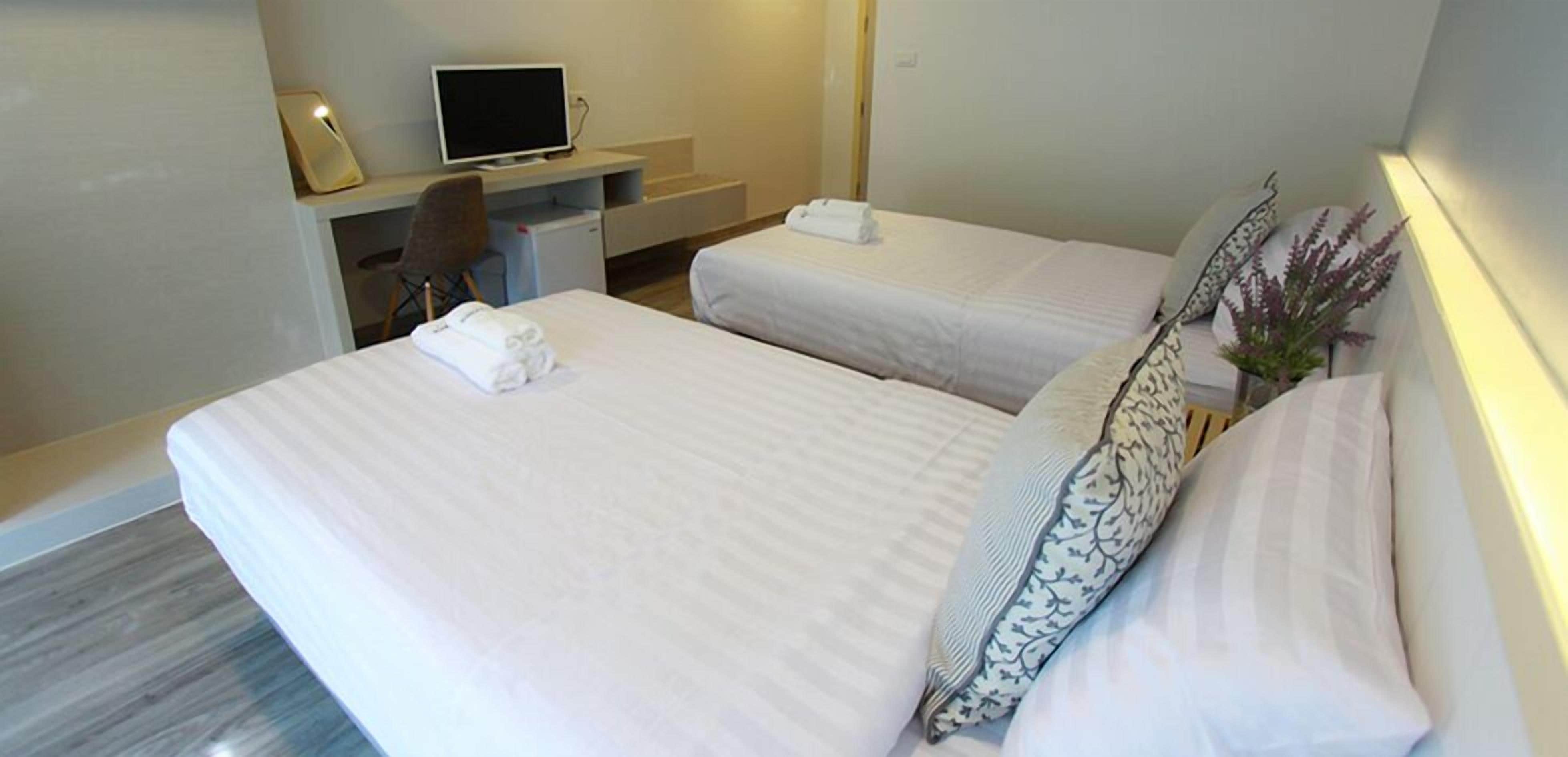 basic twin room | 1 bedroom, blackout curtains, free wifi