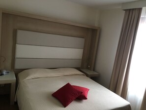 Kamer, 1 twee- of 2 eenpersoonsbedden | Gratis babybedden, gratis wifi, rolstoeltoegang