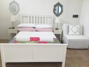 Doppia Basic, 1 camera da letto, angolo cottura, sul cortile | Con stile personalizzato, con arredamento individuale, una scrivania