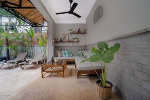 Piscine extérieure, cabanas gratuites, parasols