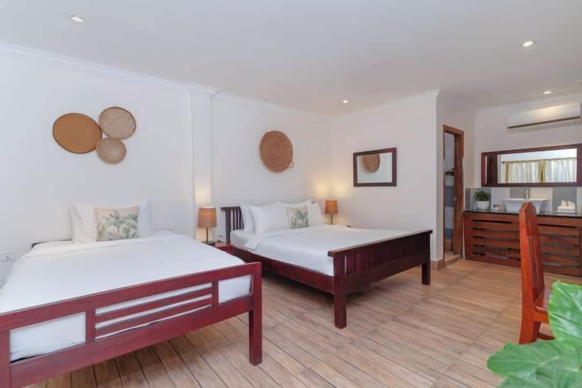 Premium bedding, down duvets, minibar, in-room safe