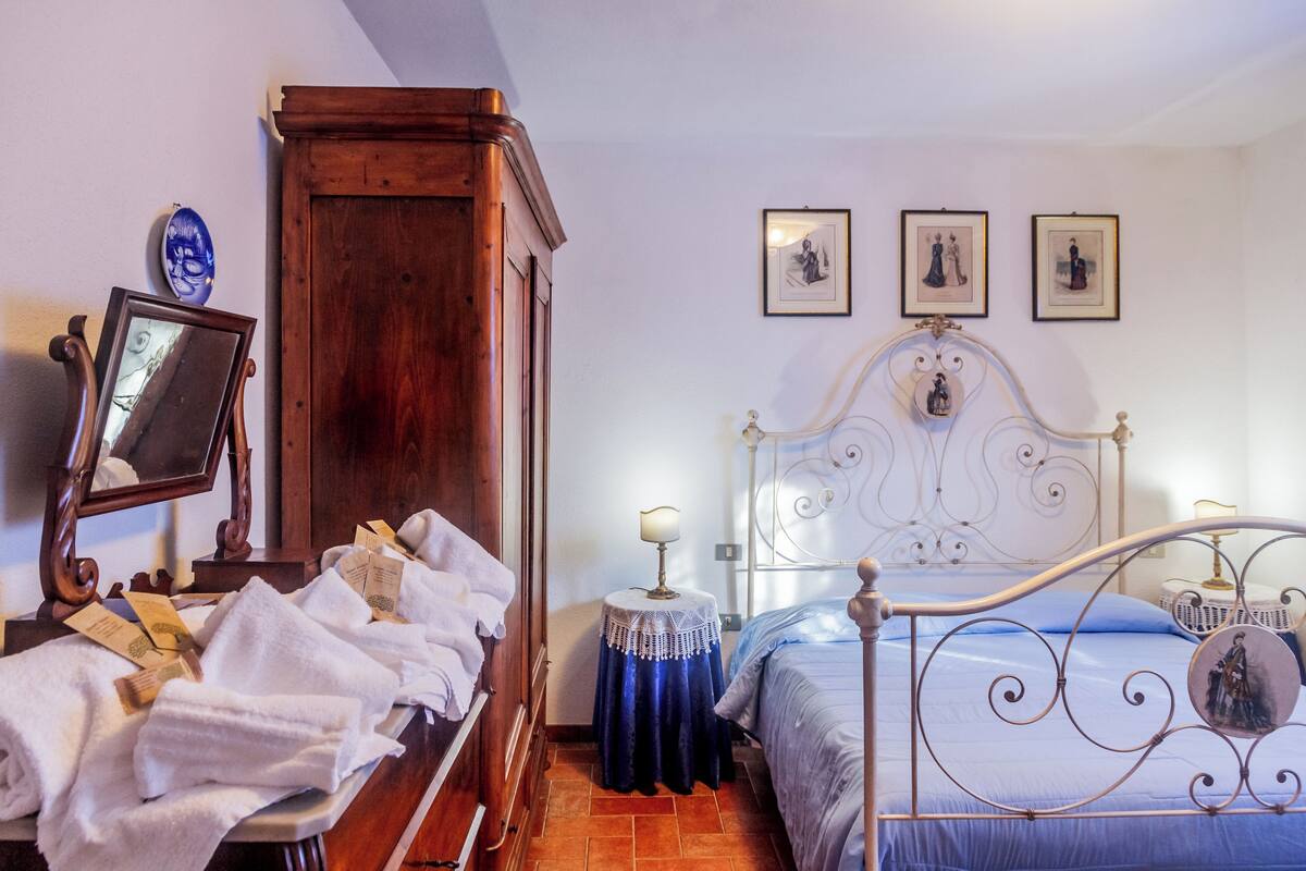 Superior Apartment, 1 Bedroom, Patio, Ground Floor | Blackout curtains, bed sheets