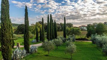 Familienapartment, 2 Schlafzimmer, Balkon, Gartenblick | Ausblick vom Zimmer