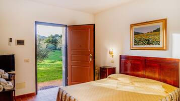 Comfort Room, 1 Bedroom, Air conditioning, Garden View | Blackout drapes, bed sheets