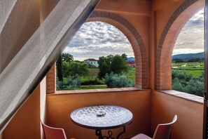 Familienapartment, 2 Schlafzimmer, Balkon, Gartenblick | Terrasse/Patio