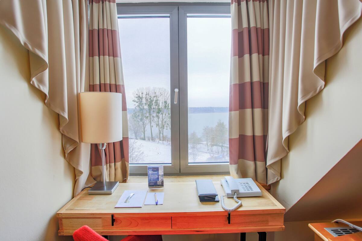 Single Room | 1 bedroom, in-room safe, free WiFi, bed sheets