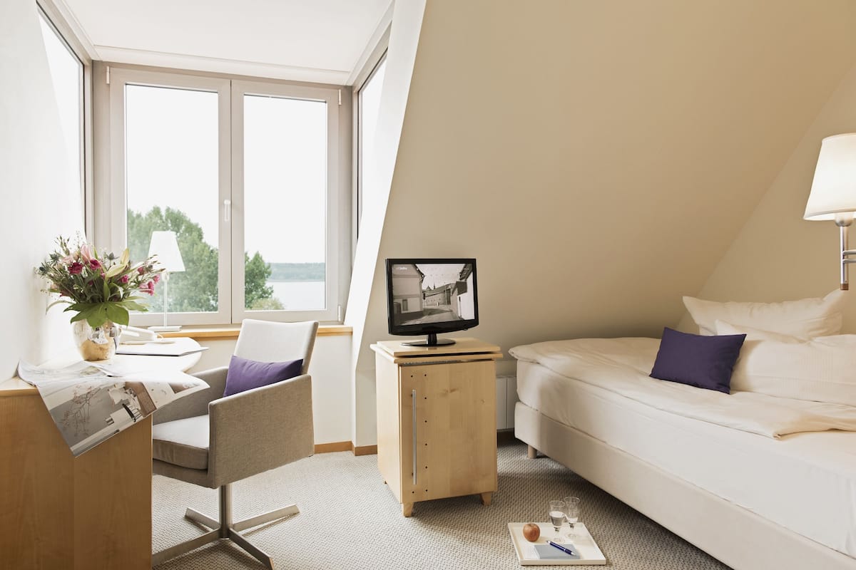 Safe på rommet, wi-fi (inkludert) og sengetøy