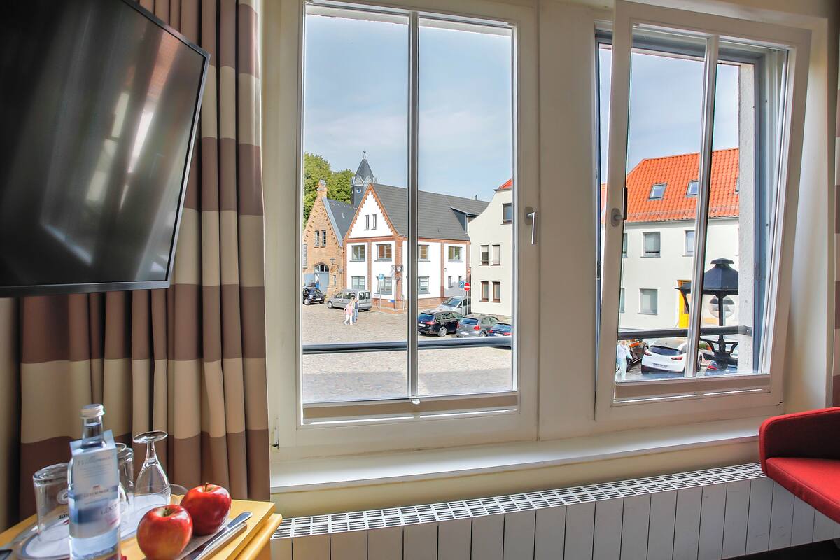 Double Room, 1 Double Bed | 1 bedroom, in-room safe, free WiFi, bed sheets