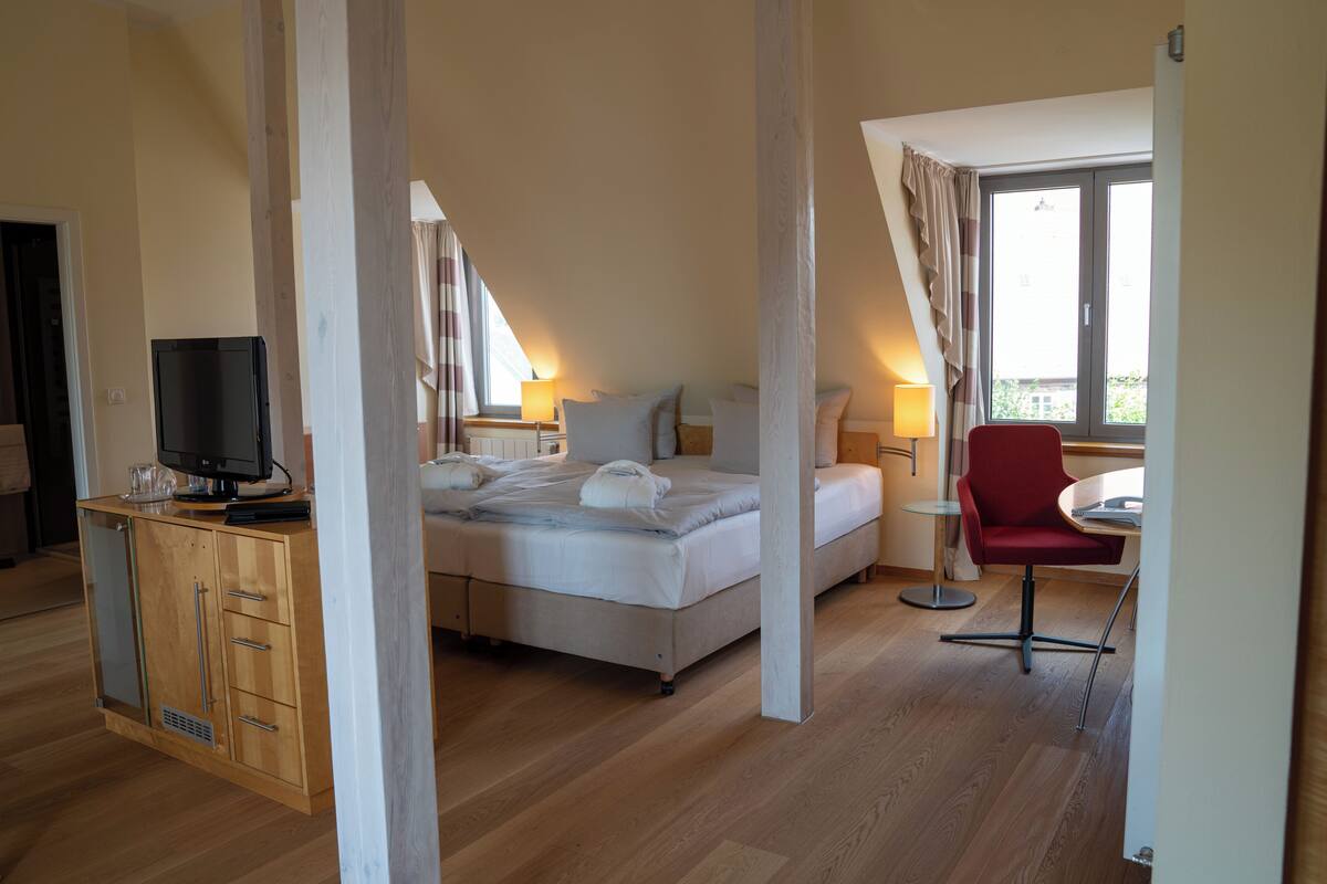 Junior Suite | 1 bedroom, in-room safe, free WiFi, bed sheets