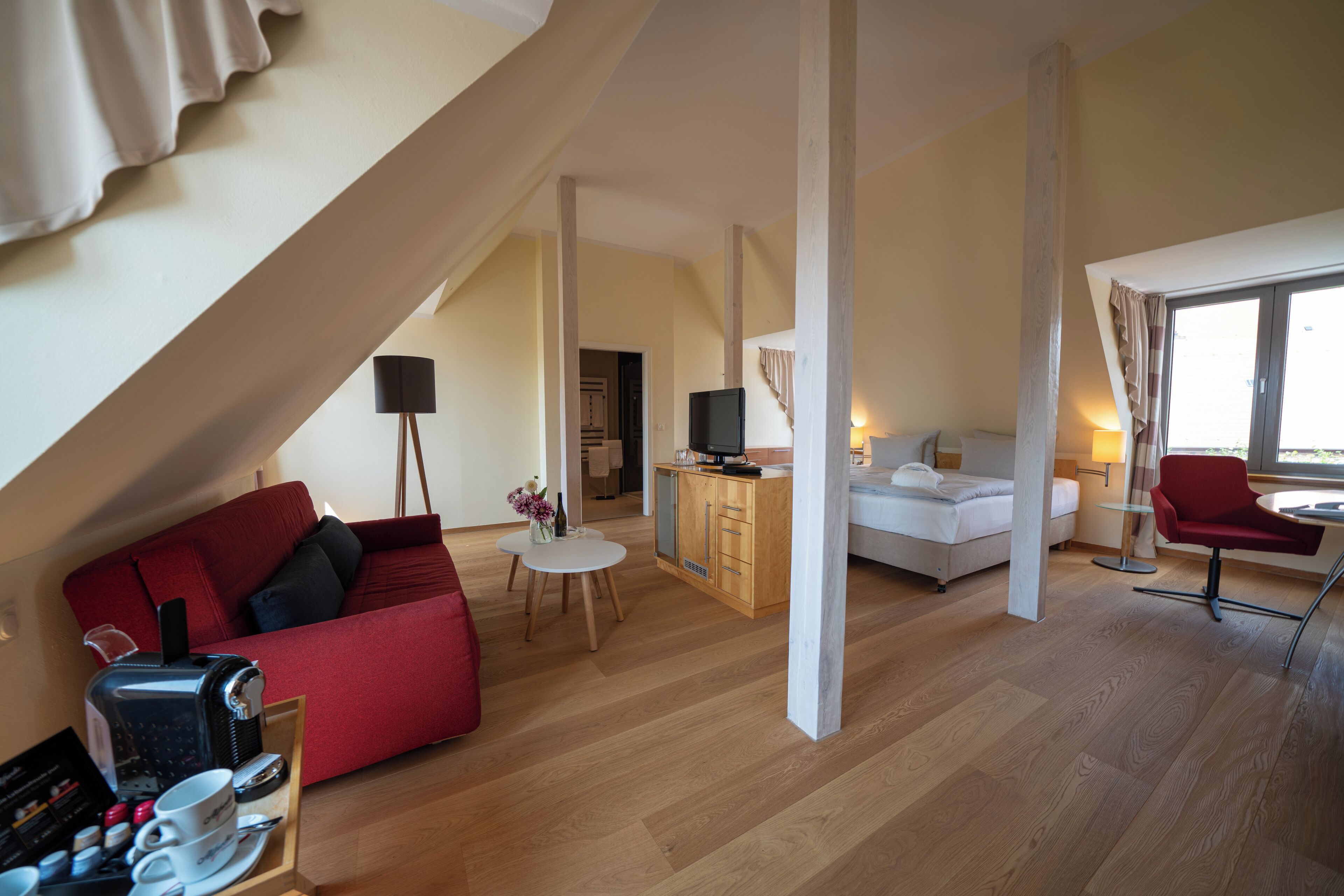 Junior-Suite | Zimmersafe, kostenloses WLAN, Bettwäsche