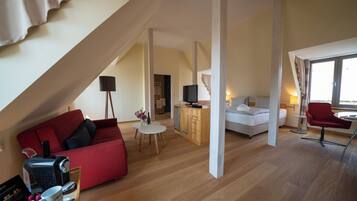 Junior-Suite | Zimmersafe, kostenloses WLAN, Bettwäsche