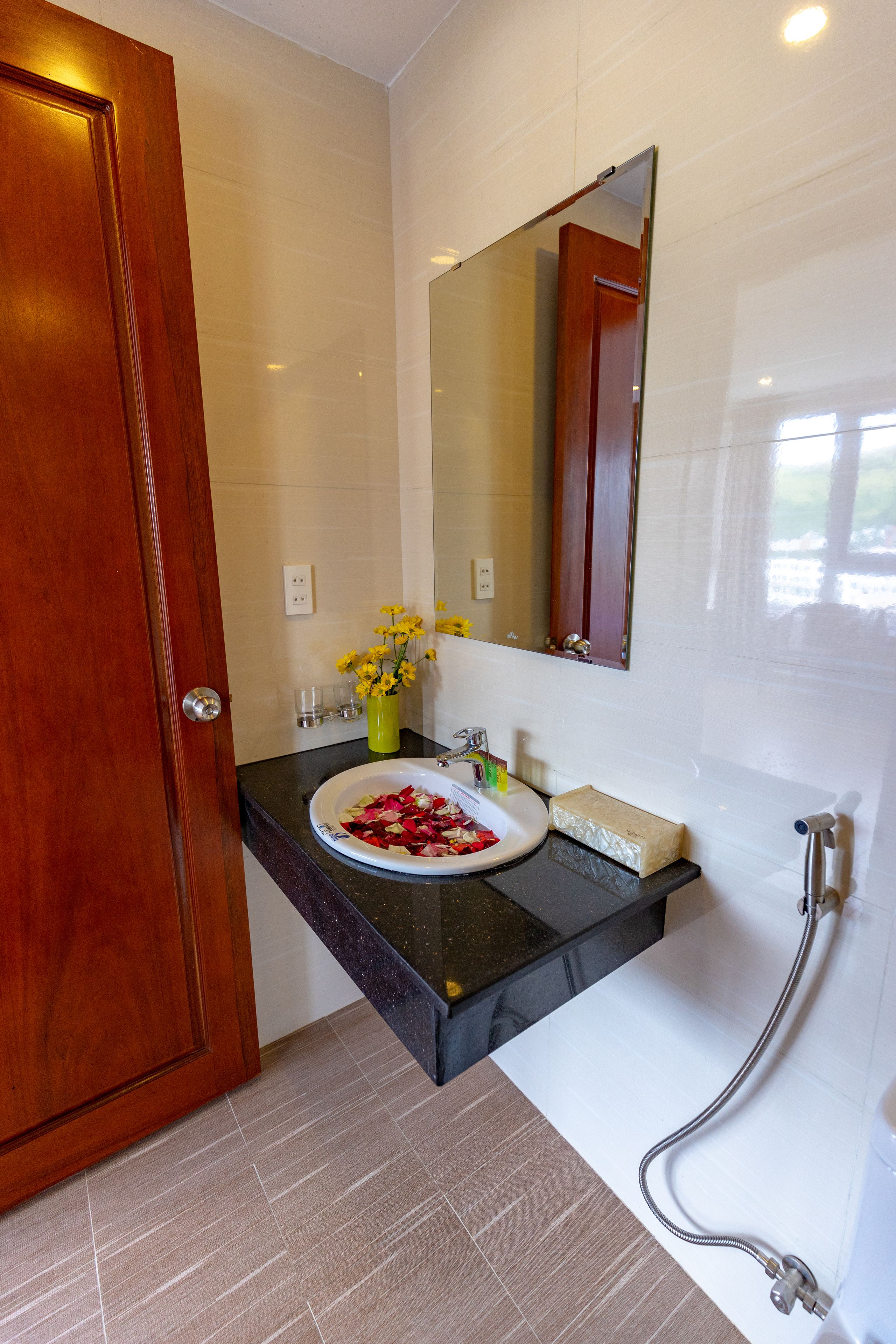 Deluxe Double Room, 1 Queen Bed, Mountain View | Bathroom | Shower, free toiletries, hair dryer, bathrobes