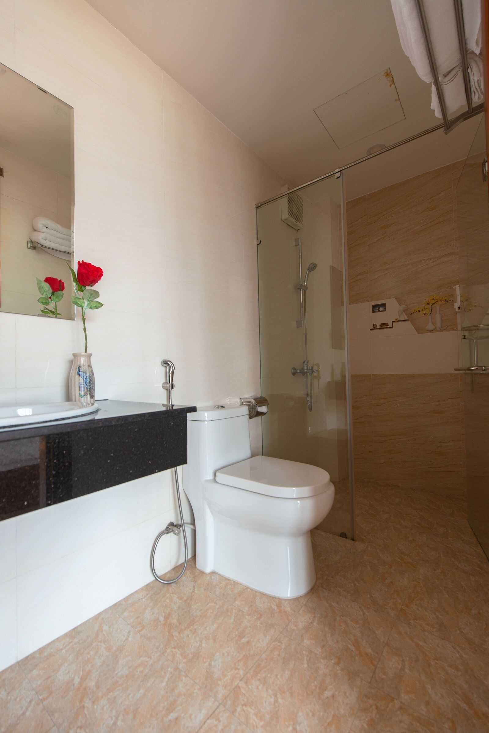 Deluxe Double Room, 1 Queen Bed, Mountain View | Bathroom | Shower, free toiletries, hair dryer, bathrobes